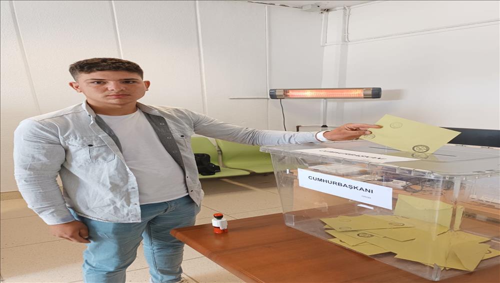 ESTÜ Hasan Polatkan Havalimanında İkinci Tur İçin Oy Kullanma İşlemi Başladı