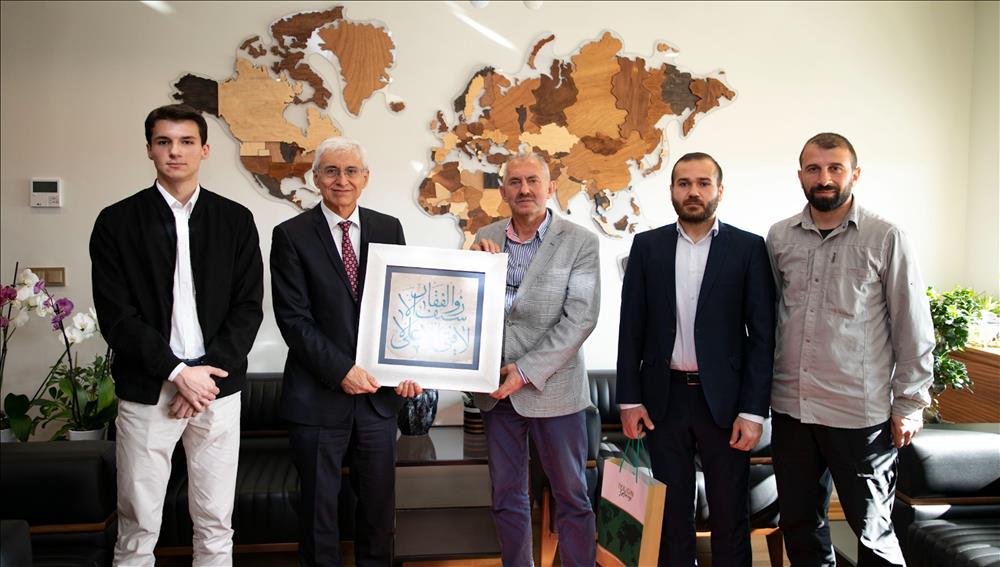 İHH İnsani Yardım Derneği Eskişehir İl Başkanı Mehmet Şirin ve Dernek Üyelerinden, Rektör Prof. Dr. Adnan Özcan’a Hayırlı Olsun Ziyareti