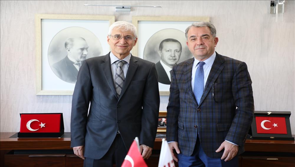 Raylı Sistemler Kümelenmesi Yönetim Kurulu Başkanı Ramazan Yanar, Rektör Prof. Dr. Adnan Özcan’a Hayırlı Olsun Ziyaretinde Bulundu 