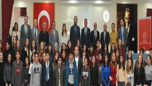 ESTÜ’lü Bilim İnsanları Havacılık ve Uzay Teknolojileri Panelinde Geleceğin Bilim İnsanları ile Buluştu 