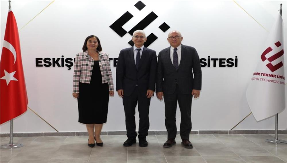 Eskişehir Milletvekilleri Jale Nur Süllü ve Utku Çakırözer’den, Rektör Prof. Dr. Adnan Özcan’a Hayırlı Olsun Ziyareti