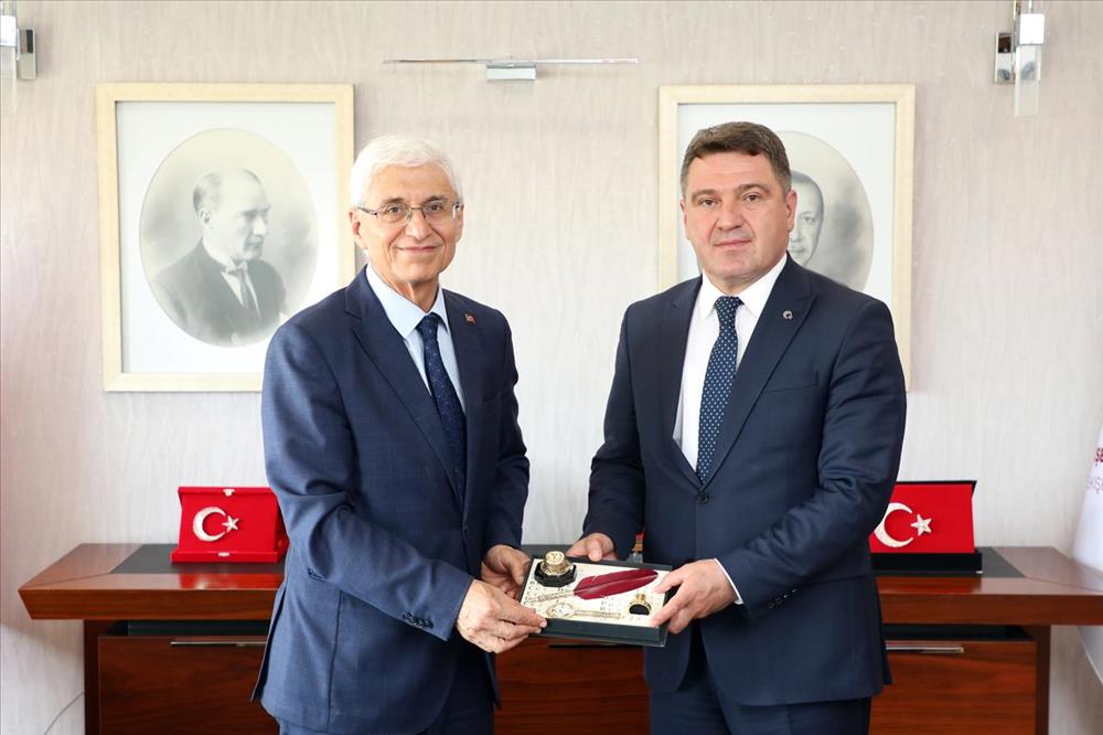 Eskişehir Cumhuriyet Başsavcısı Üzeyir KARAKÜLAH’tan Eskişehir Teknik Üniversitesi Rektörü Prof. Dr. Adnan ÖZCAN’a Veda Ziyareti