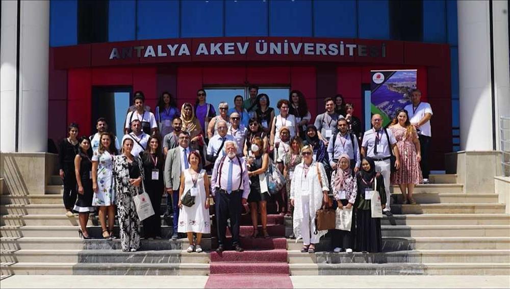ICONAT 2022 Antalya Akev Üniversitesi’nde Yapıldı