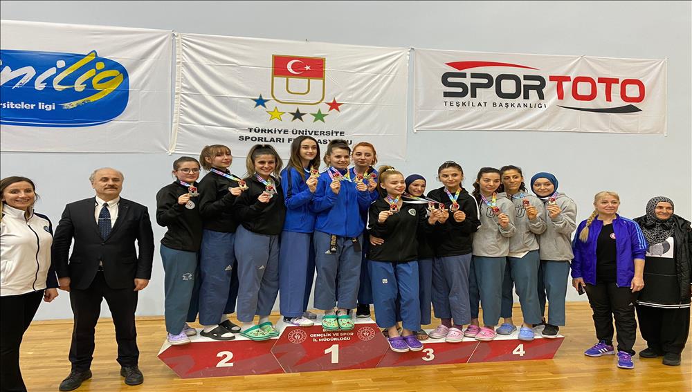 ESTÜ Erkek ve Kadın Tekvando Takımları Türkiye İkincisi Oldu