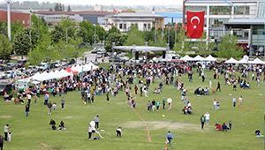  Eskişehir Teknik Üniversitesinde Gökyüzü Uçurtmalarla Renklendi