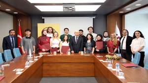 Radyo ESTÜ Programcılarına Katılım Belgeleri Takdim Edildi