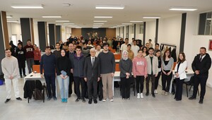 Rektör Prof. Dr. ADNAN ÖZCAN Mühendislik Fakültesi Okuma Salonunda Öğrencilerle Bir Araya Geldi