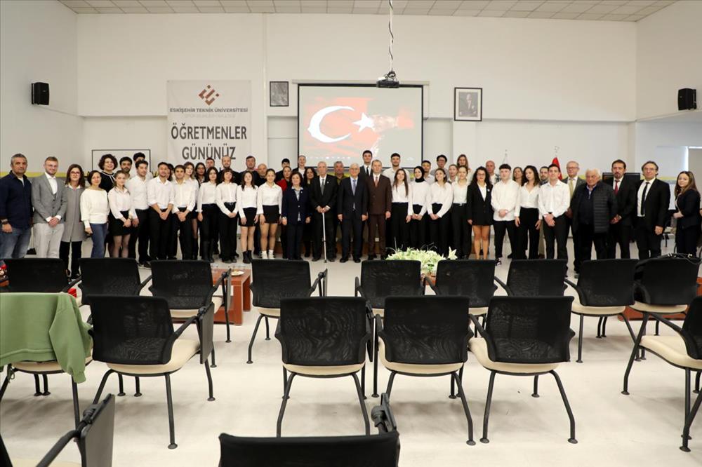 Eskişehir Teknik Üniversitesinde 24 Kasım Öğretmenler Günü Coşkuyla Kutlandı