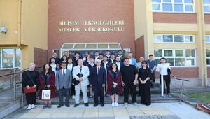 Eskişehir Teknik Üniversitesi Bilişim Teknolojileri Meslek Yüksekokulu İlk Mezunlarını Verdi