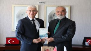 İnhisar Belediye Başkanı Mehmet Kepez, Rektör Prof. Dr. Adnan Özcan’a Hayırlı Olsun Ziyaretinde Bulundu