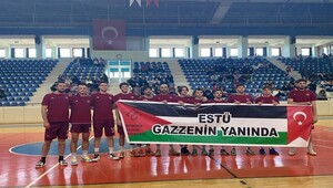 ESTÜ Erkek Basketbol Takımından Gazze’ye Pankartlı Destek